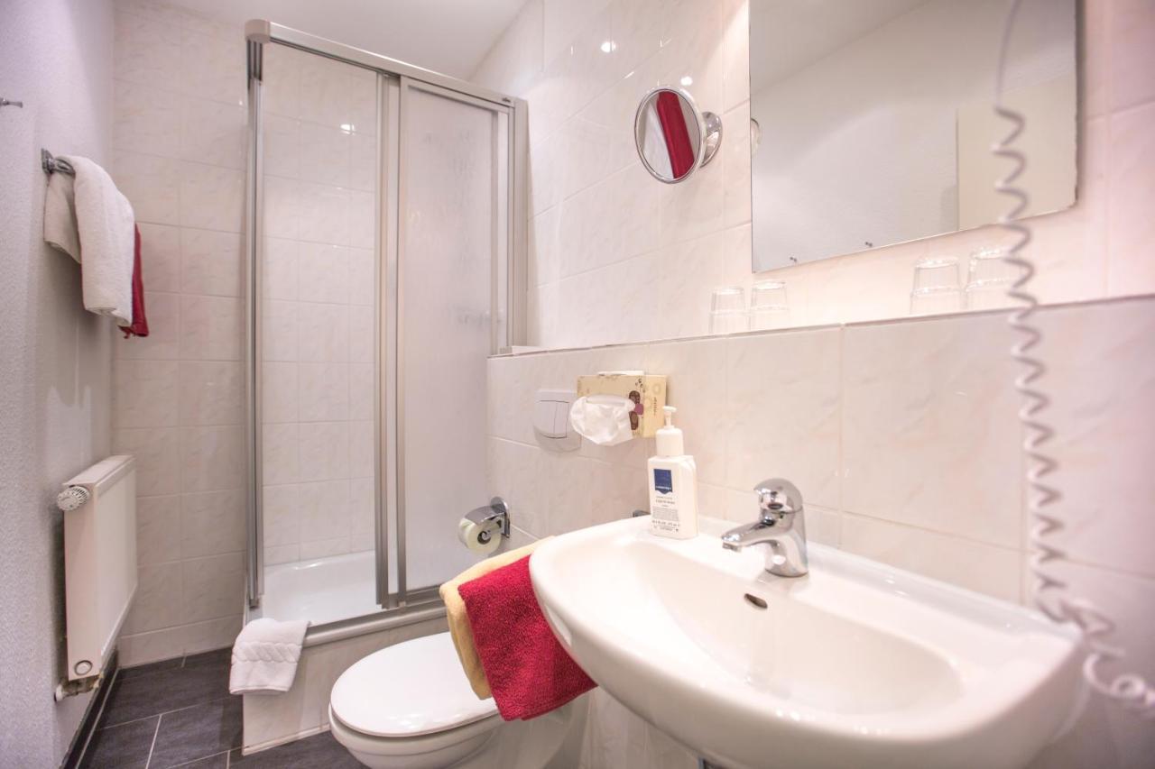 Hotel Graf Waldersee บอร์คุม ภายนอก รูปภาพ