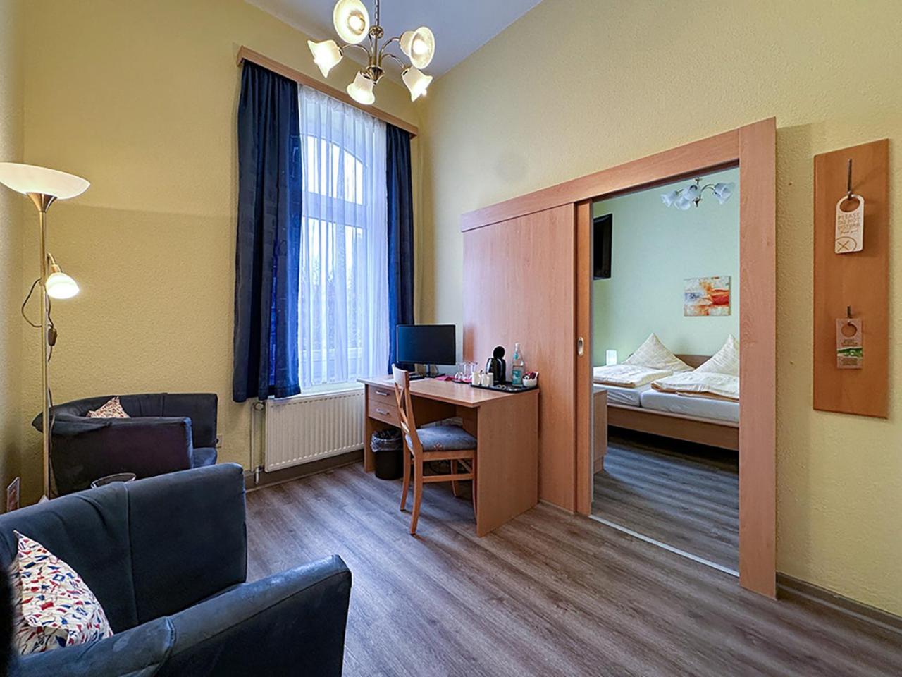 Hotel Graf Waldersee บอร์คุม ภายนอก รูปภาพ