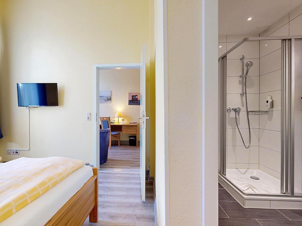 Hotel Graf Waldersee บอร์คุม ภายนอก รูปภาพ