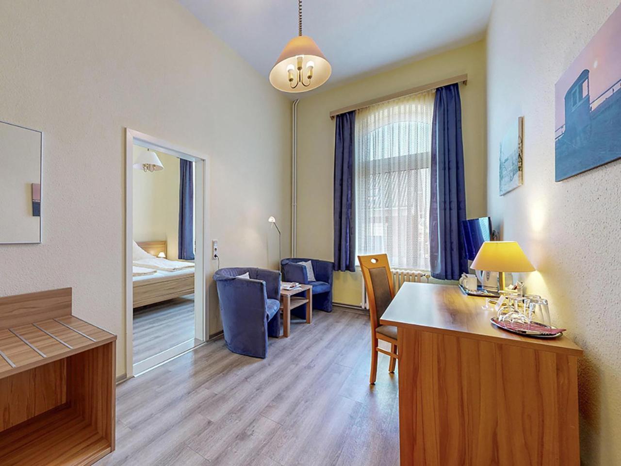 Hotel Graf Waldersee บอร์คุม ภายนอก รูปภาพ
