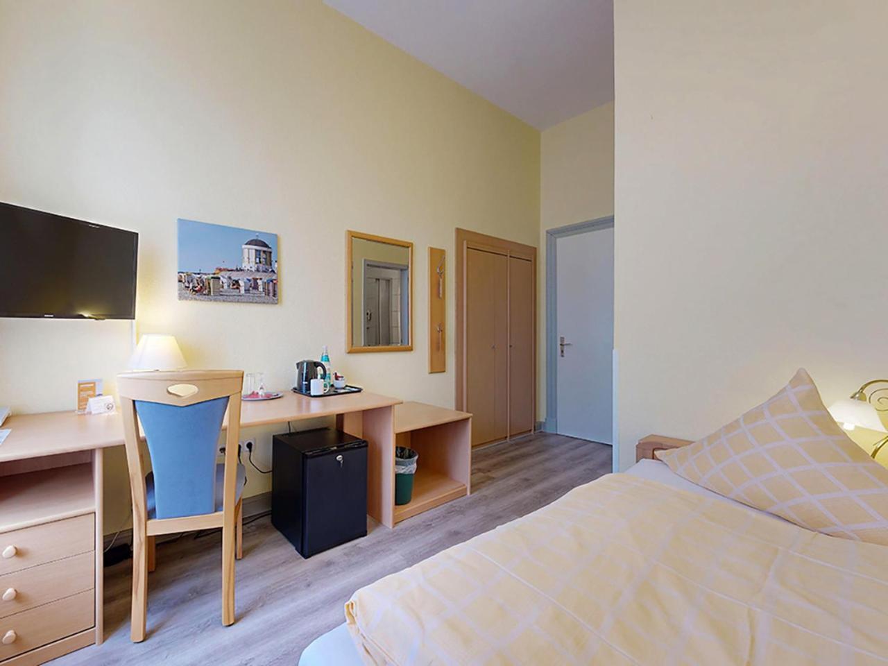 Hotel Graf Waldersee บอร์คุม ภายนอก รูปภาพ