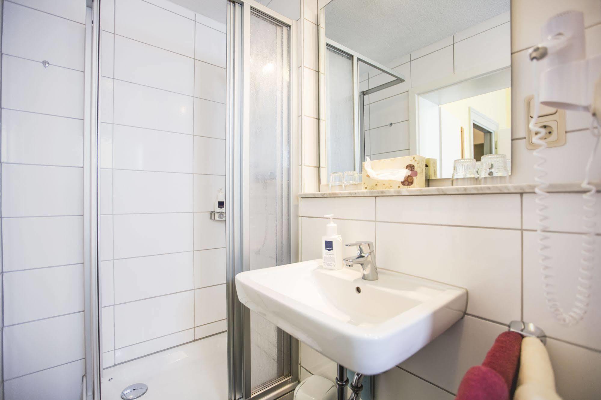 Hotel Graf Waldersee บอร์คุม ภายนอก รูปภาพ
