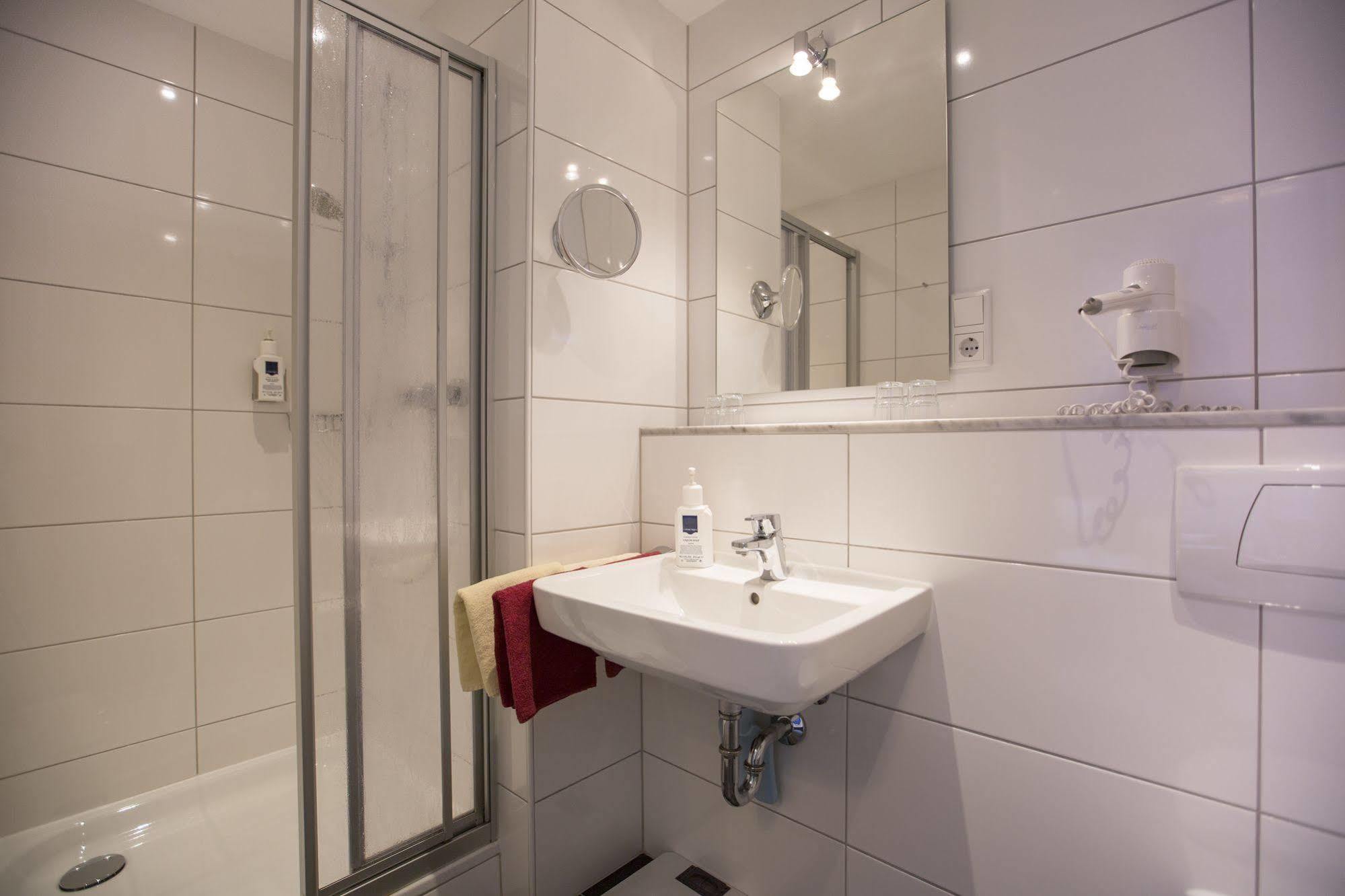 Hotel Graf Waldersee บอร์คุม ภายนอก รูปภาพ