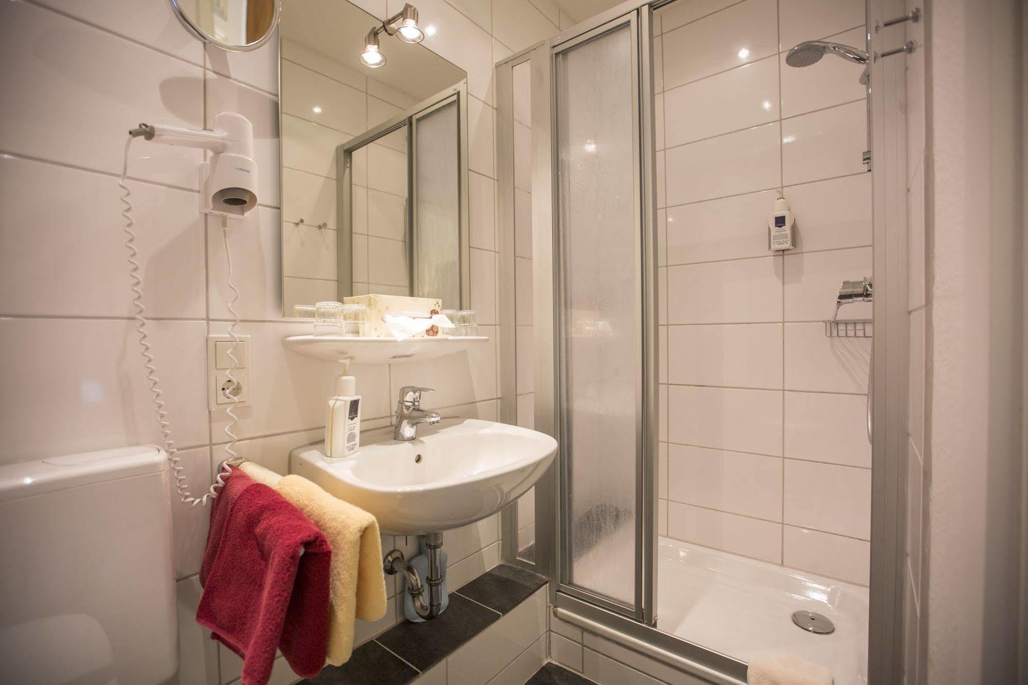 Hotel Graf Waldersee บอร์คุม ภายนอก รูปภาพ