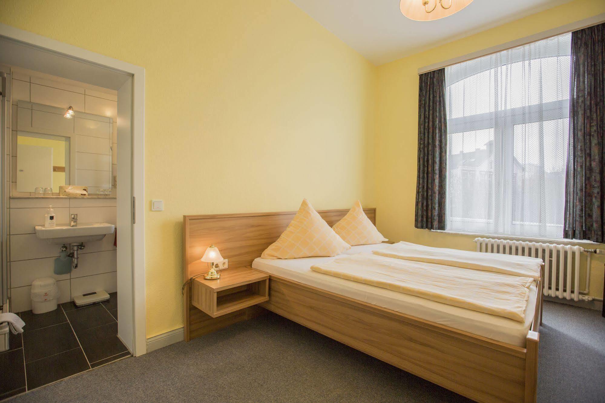 Hotel Graf Waldersee บอร์คุม ภายนอก รูปภาพ