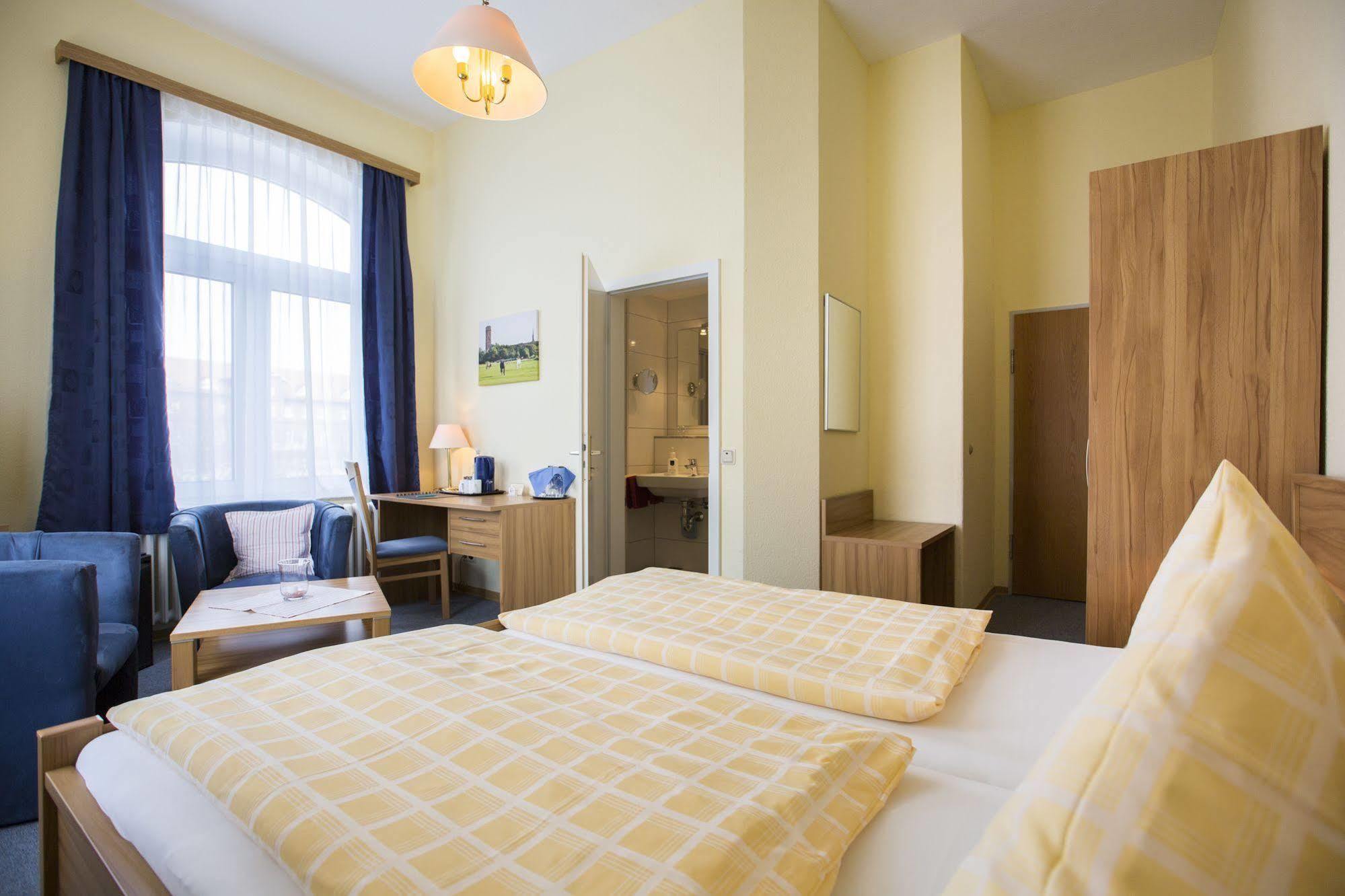 Hotel Graf Waldersee บอร์คุม ภายนอก รูปภาพ