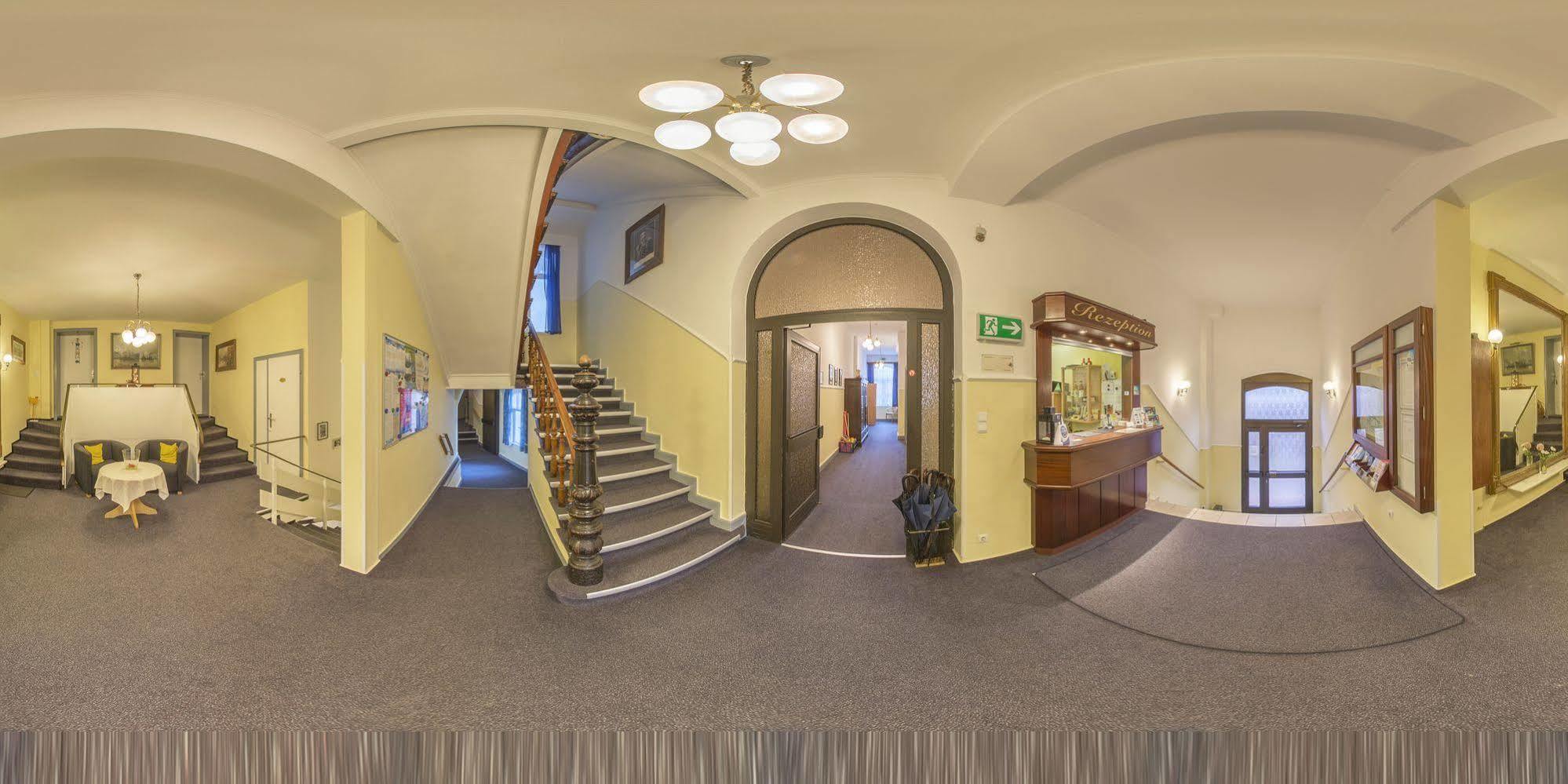 Hotel Graf Waldersee บอร์คุม ภายนอก รูปภาพ